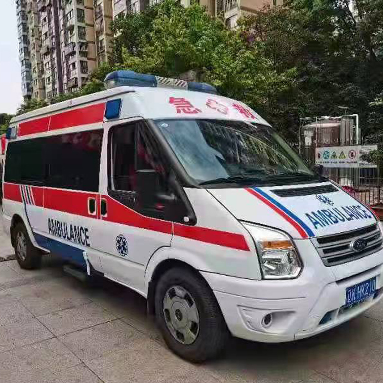 定城镇长途救护车护送病人返乡